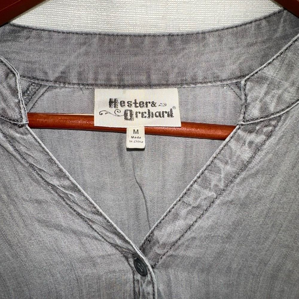 Hester’s & Orchard Womens Gray Tencel Top Medium Button Front Raw Sharkbite Hem - Picture 6 of 11
